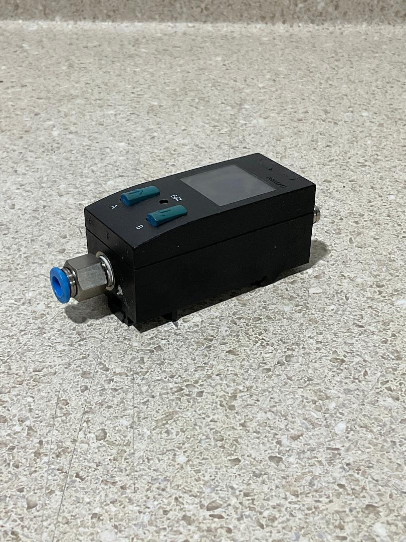 Festo Pressure Sensor SDE1-V1-G2-W18-PI-M8