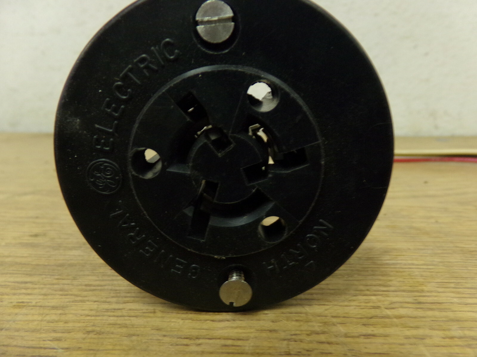 NEW General Electric North On Plug 3 Wire 3 Prong *FREE SHIPPING*