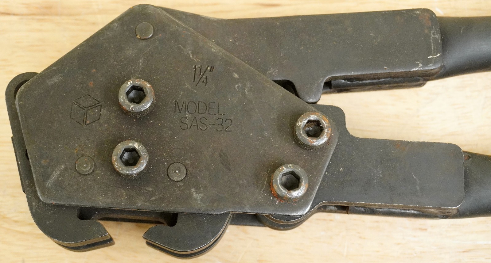 Steel Banding Strapping Sealer Tool SAS-32 32mm (1-1/4″) Heavy Duty Crimping