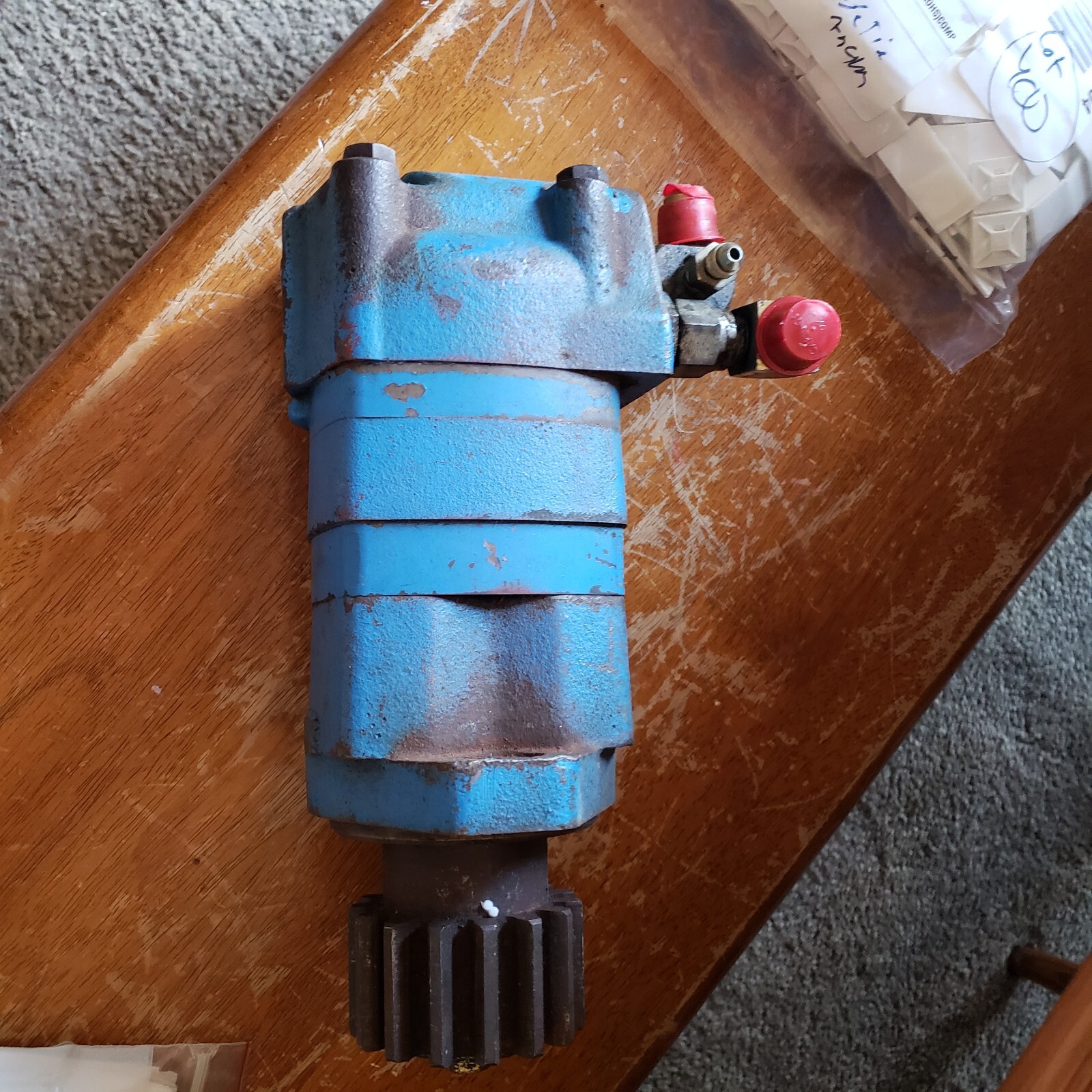 OEM Eaton Char-Lynn Hydraulic Motor w/ gear # 104-1025-006 Series 2000