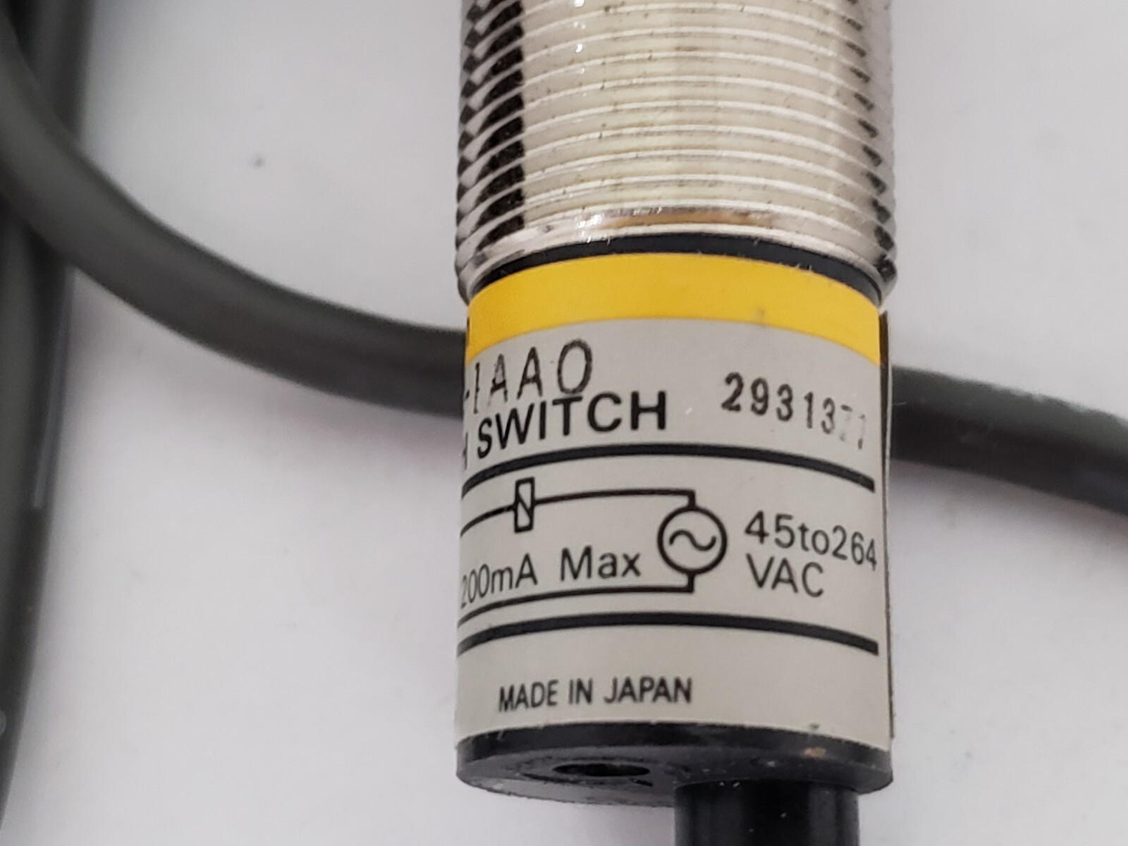 OMRON D5C-1AA0 TOUCH LIMIT SWITCH 45-264VAC 50/60HZ LED INDICATOR 200MA NNB