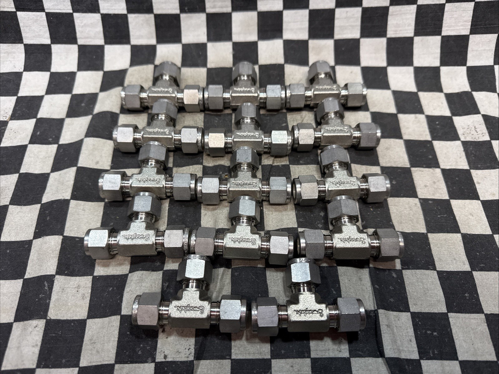 SWAGELOK SS-600-3, SS6003, TEE UNION 3/8″, LOT OF 14, SHIPSAMEDAY#1627W3