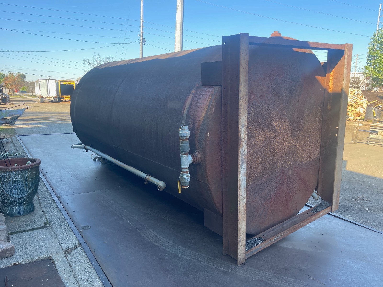 4000 Gal Vertical Liquid Storage Tank, Tank Dia: 7’, Tank H: 14’, Base: 80″x73″