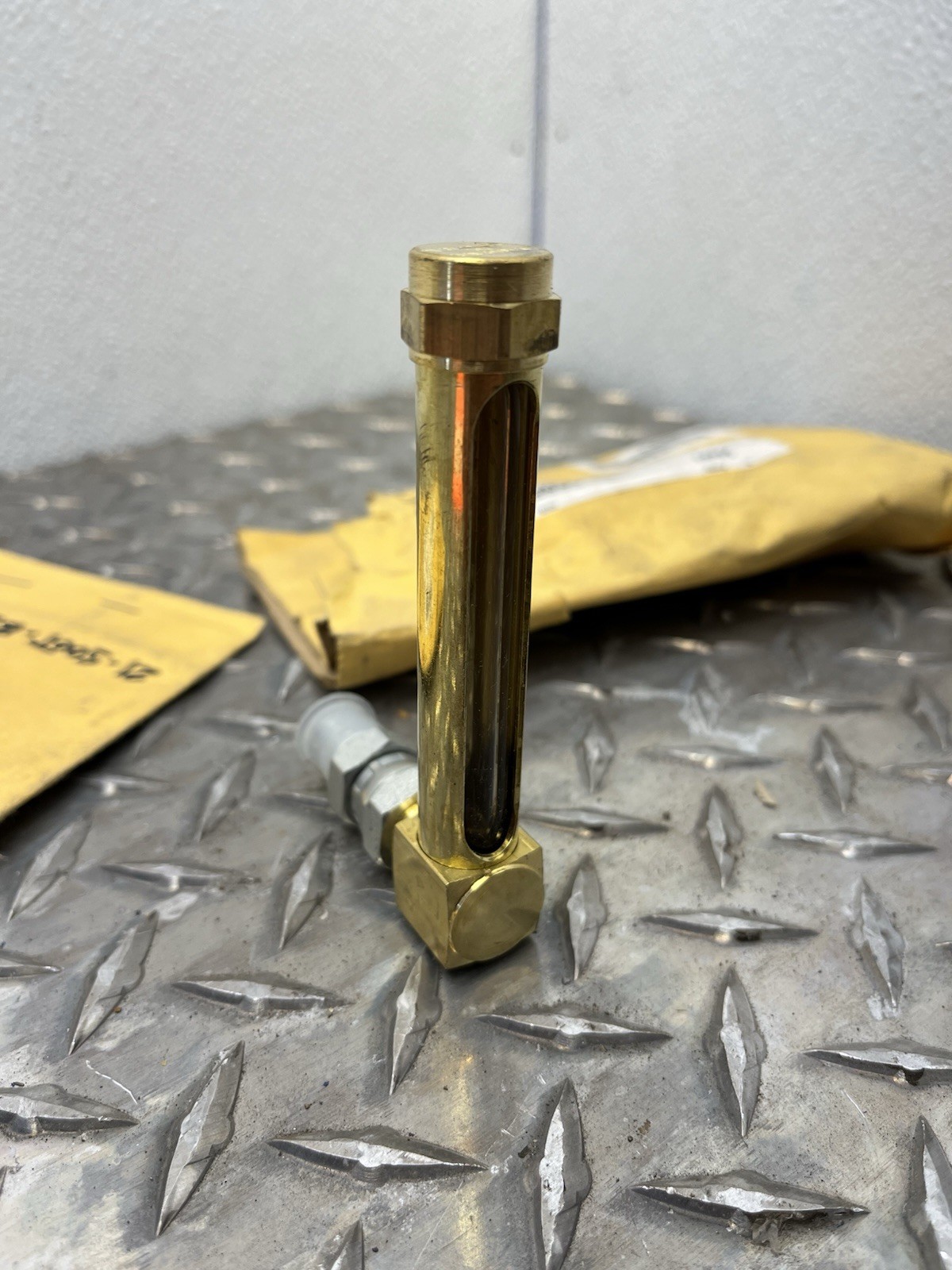 2-3/4 Inch Long Sight Glass 1/4 Inch Thread Size, Buna Union Coupling, Vented