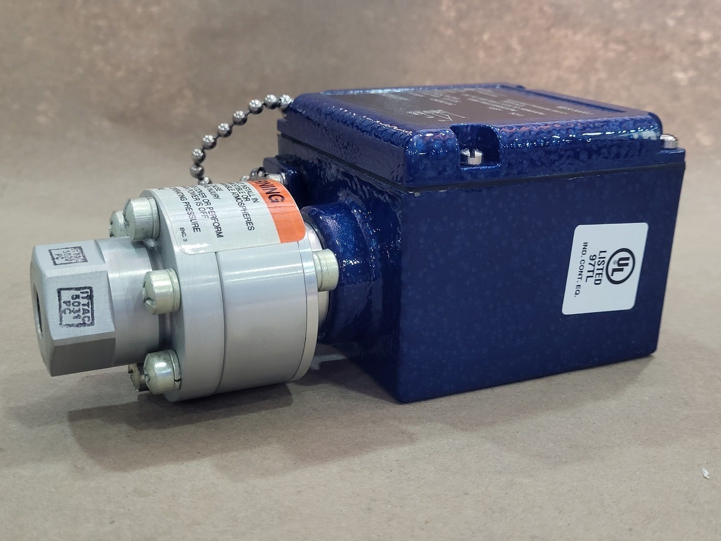SURPLUS NEW ITT Industries 200P13C3 Adjustable Pressure Switch , 200-1500 psig