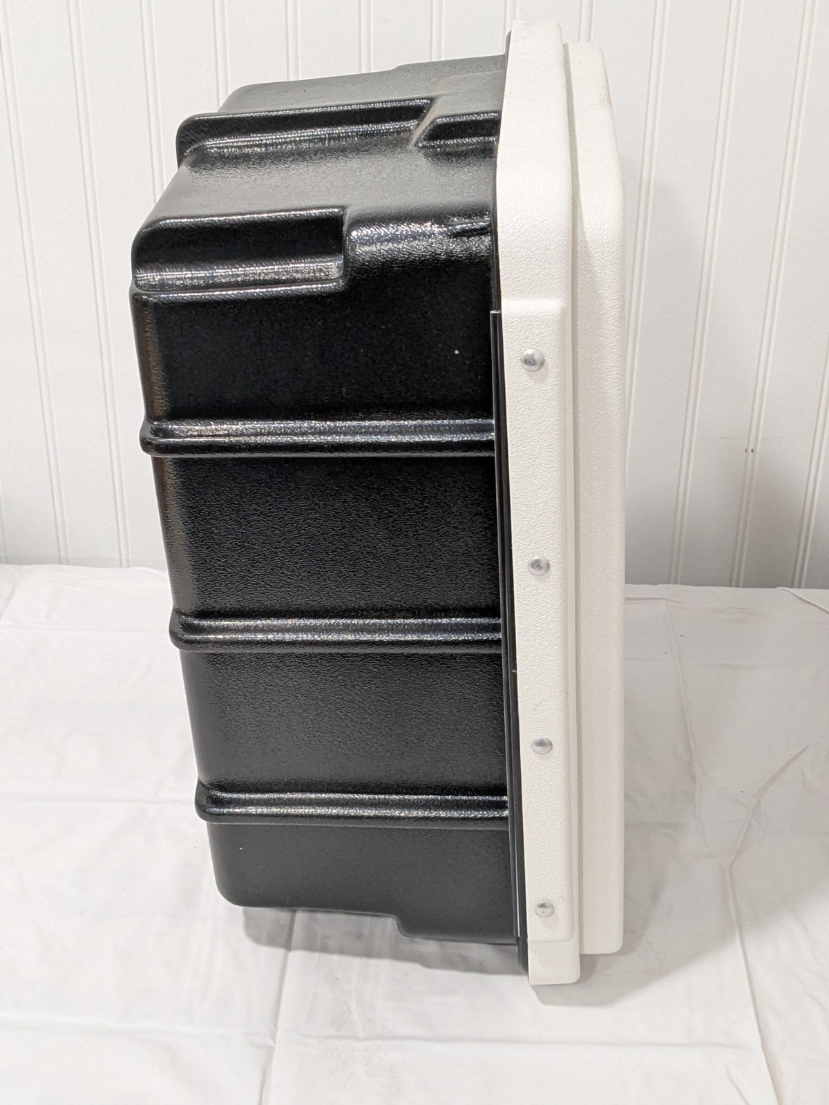 Allegro Plastic Defibrillator Wall Case 14″ Wide x 18″ High x 9-1/2″ Deep 4400-D