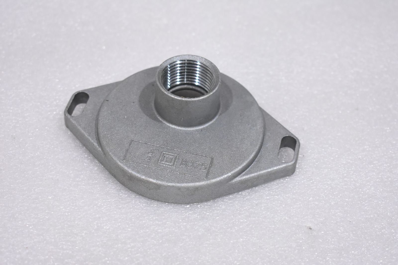 SQUARE D B-075 INTERCHANGEABLE RAINTIGHT HUB 3/4″