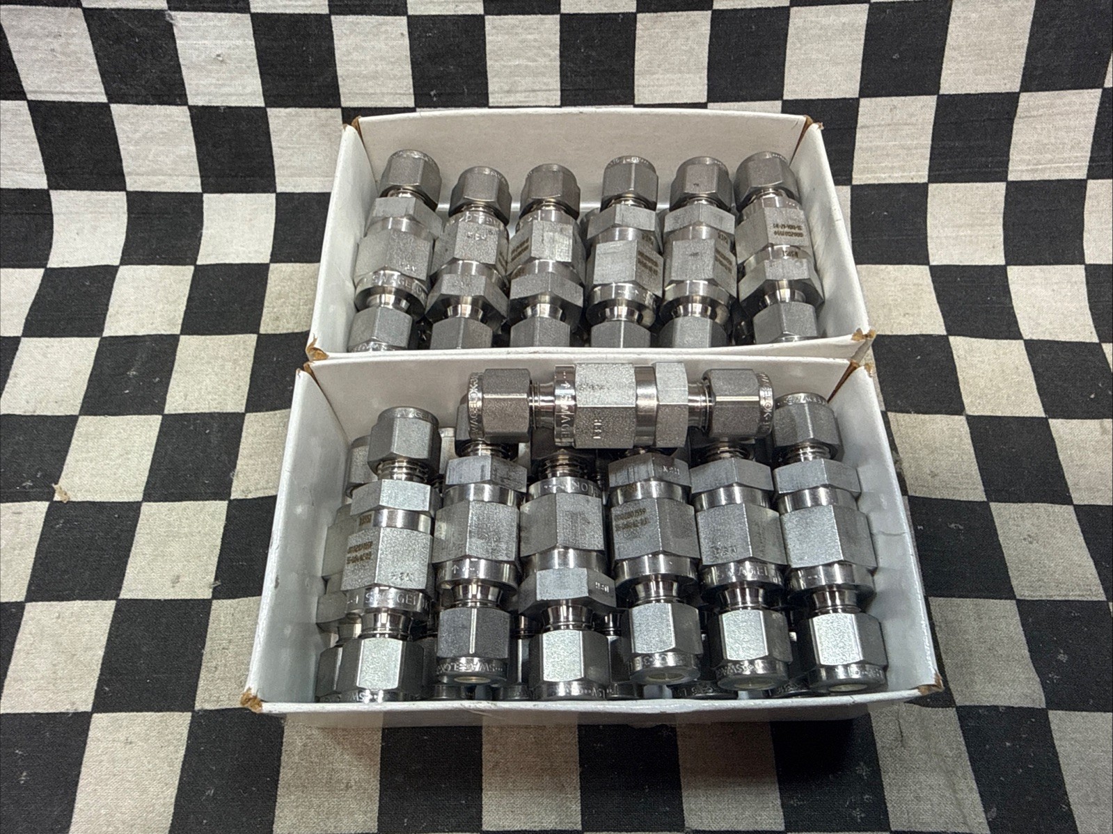 Swagelok SS-CHS4-KZ-1/3, Check Valve 1/4″, 1 PSIG, Kalrez O-Ring SHIPSAMEDAY#R40