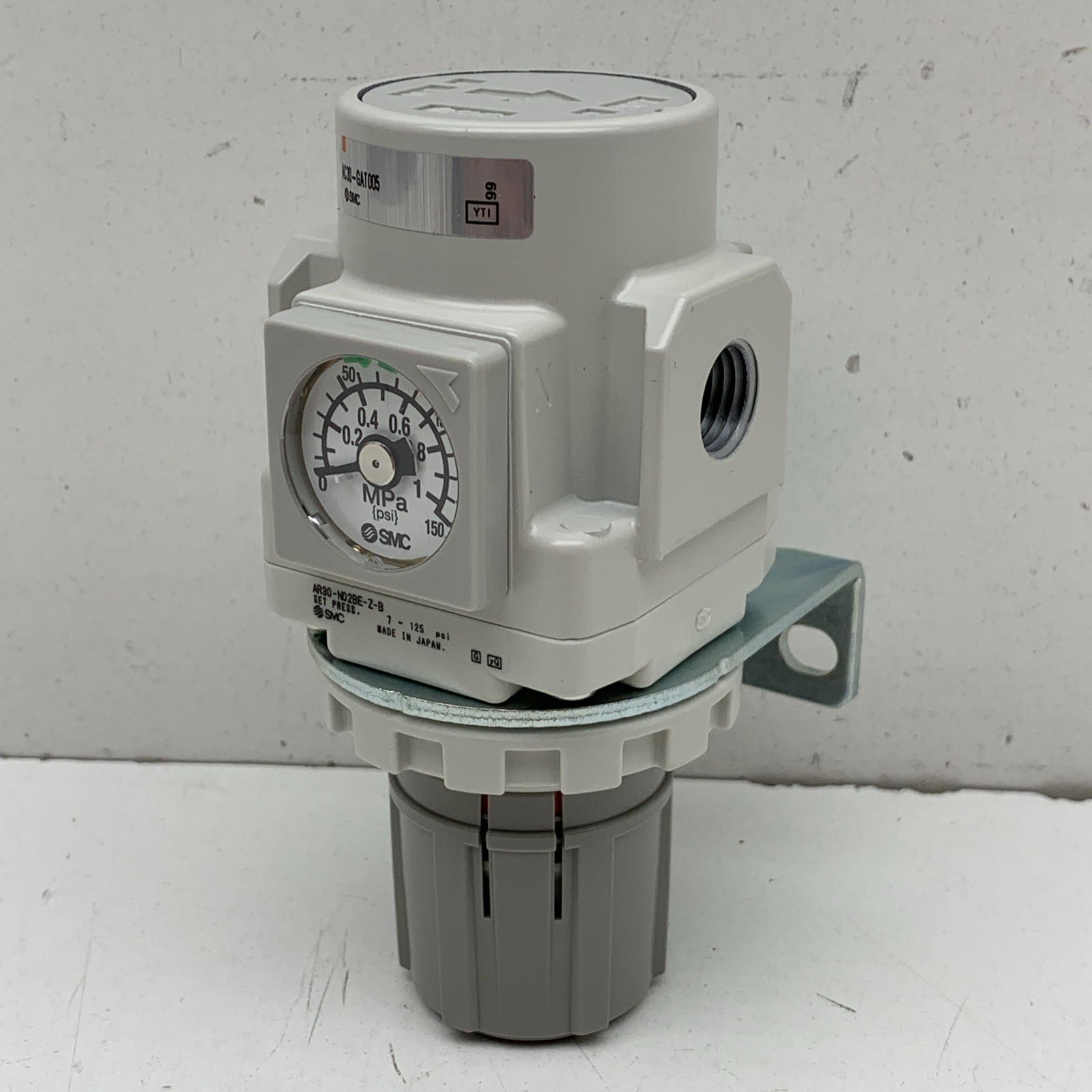 SMC AR30-N02BE-Z-B Compressed Air Regulator 1/4″ NPT, 7-125PSI (AC30-GAT005)