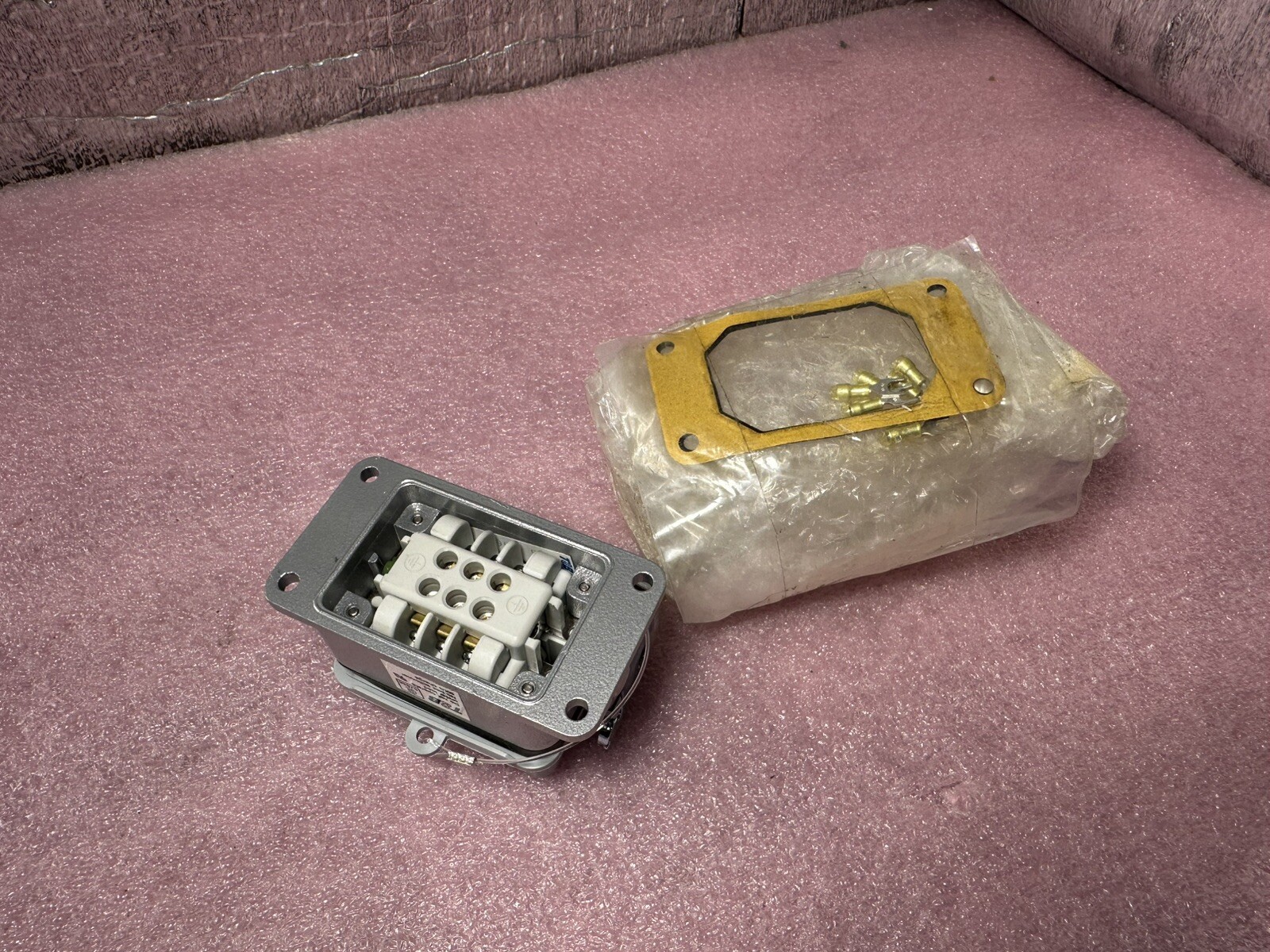 THOMAS&BETTS 57696 CONNECTOR