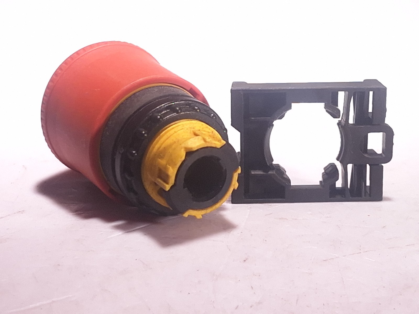 EATON M22-PVL ILLUMINATED EMERGENCY STOP PUSH BUTTON