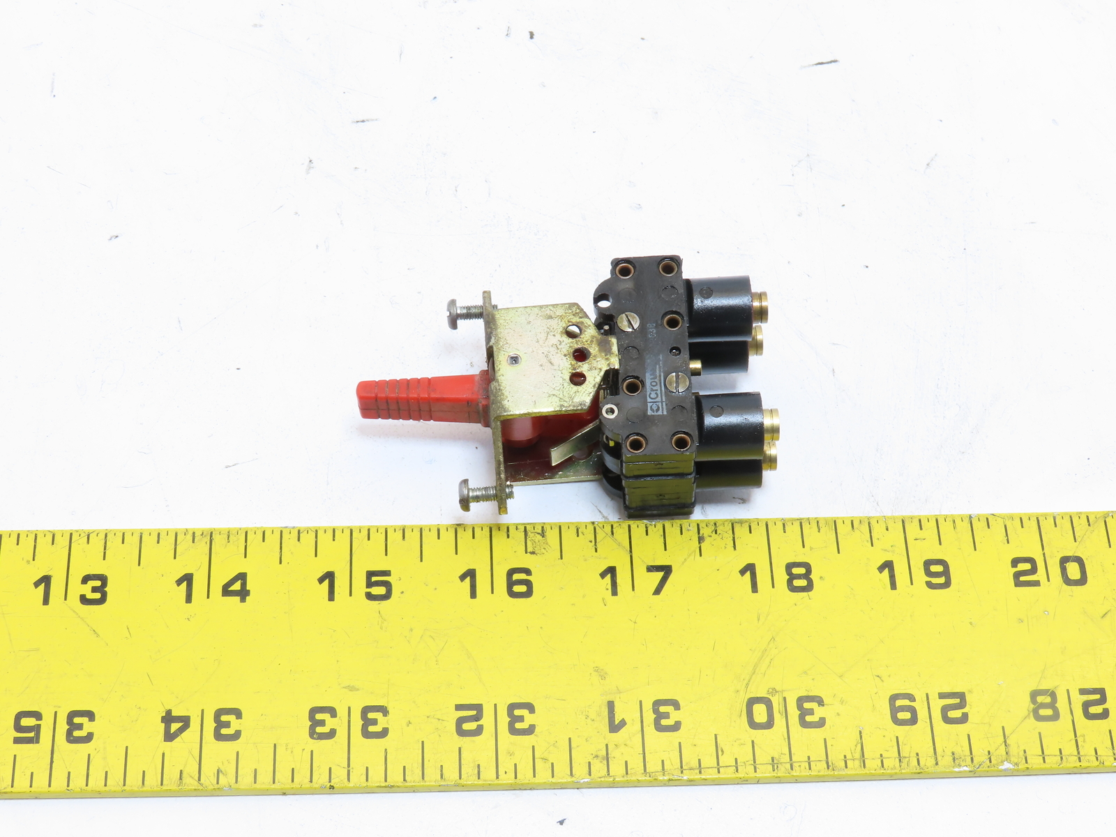 Pneumatic 2-way Momentary pneumatic switch Push-In Connection 4MM Diameter