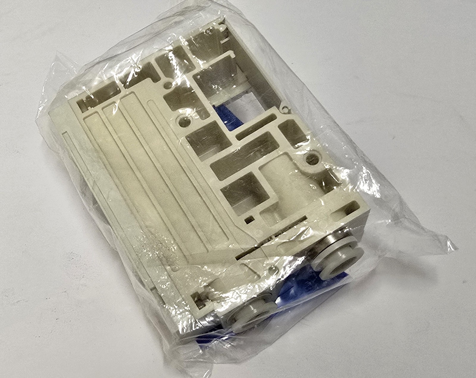 SMC VVQ2000-3A-1-F End Plate D-Side Assembly VV5Q* Manifold VQ 4/5 Port – New