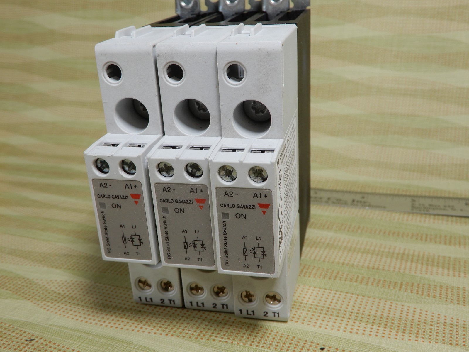 Carlo Gavazzi Din Mount Solid State Relays (3) RGC1A60A15KGU 20-275VAC In 20A BX