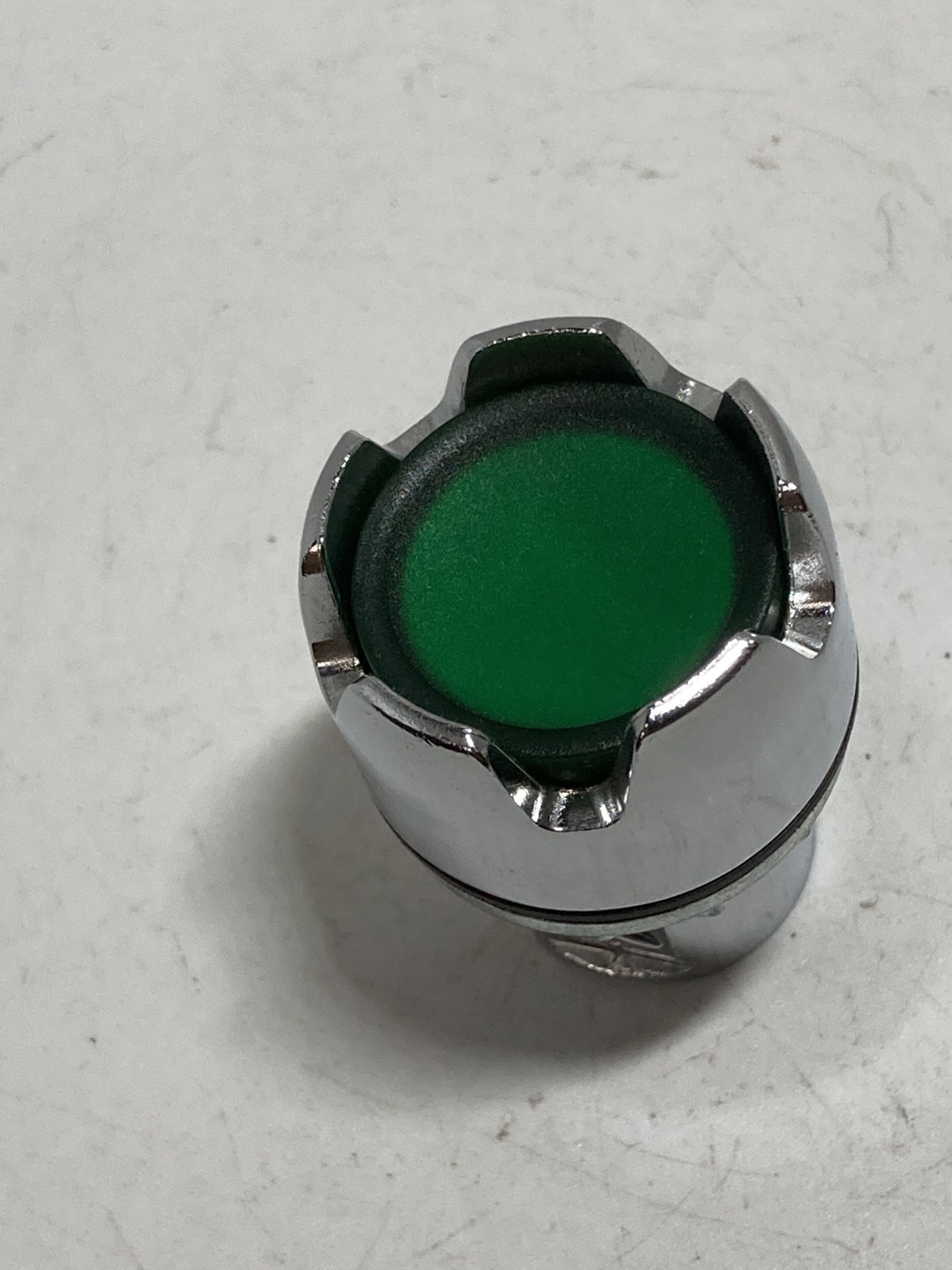 ALLEN BRADLEY 800FM-LG3 PUSHBUTTON OPERATOR GREEN ILLUMINATED NNB