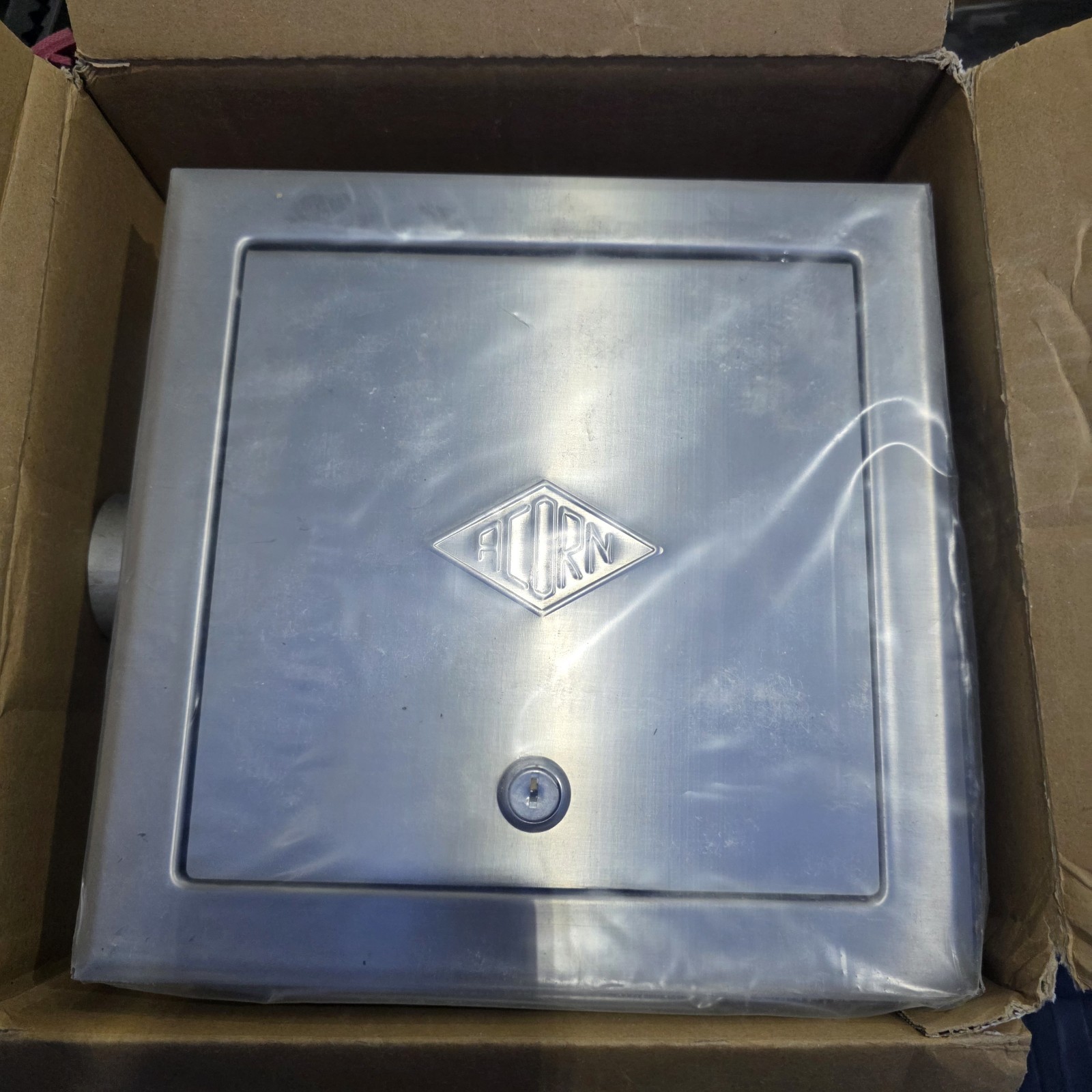 Acorn Engineering 8196 Series Single Valve Recessed Dialysis Supply & Waste Box