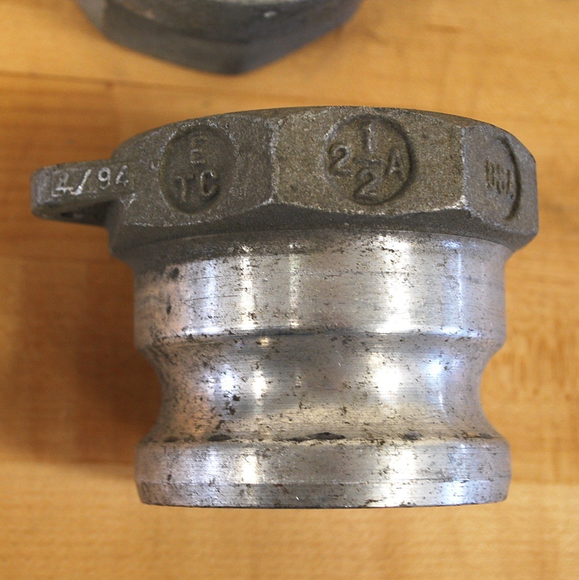 Ever-Tite MS27024-13 2 1/2″ B Coupling With 2 1/2″ NPTM Insert. – USED