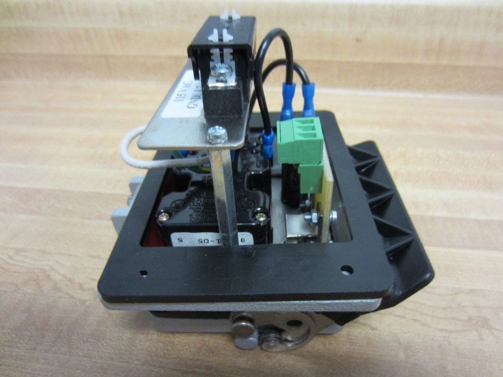 Mencom DHGF-8M-R-32 Panel Interface Connector