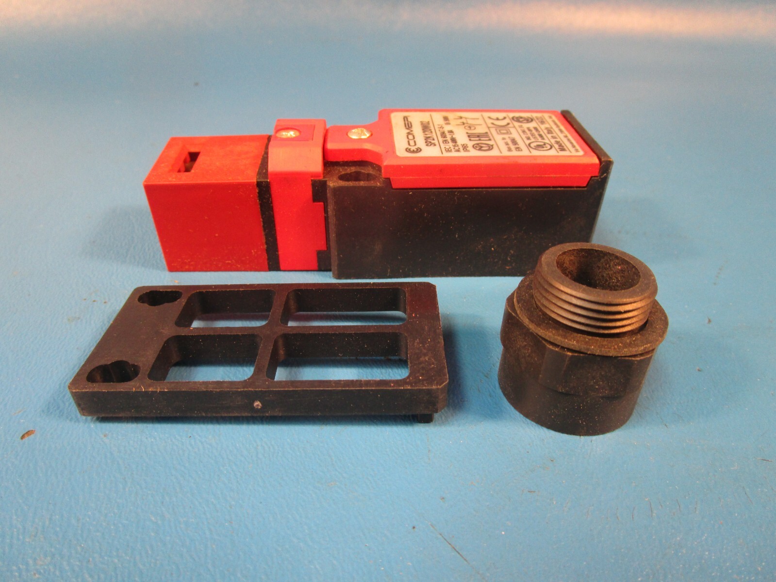 Compi SP2K120W02, Safety Switch, tongue (3-prong key) interlock, 360-degree