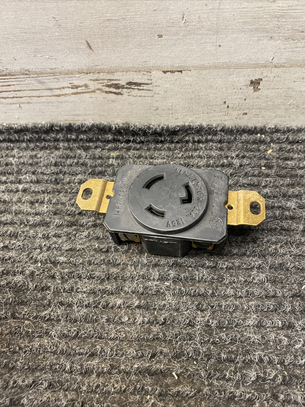 Leviton Nema L5-20-R 20A 125V Twist Lock Receptacle WC596/94-1 *FREE SHIPPING*