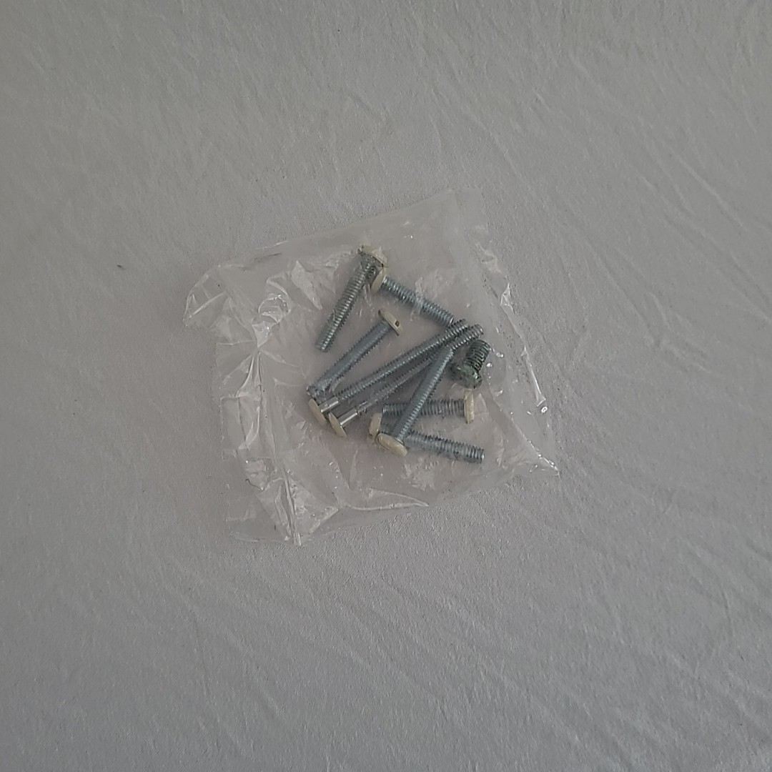 PASS & SEYMOUR 420-I QUAD RECEPTACLE. Leviton 20A-125V. New Open Box.