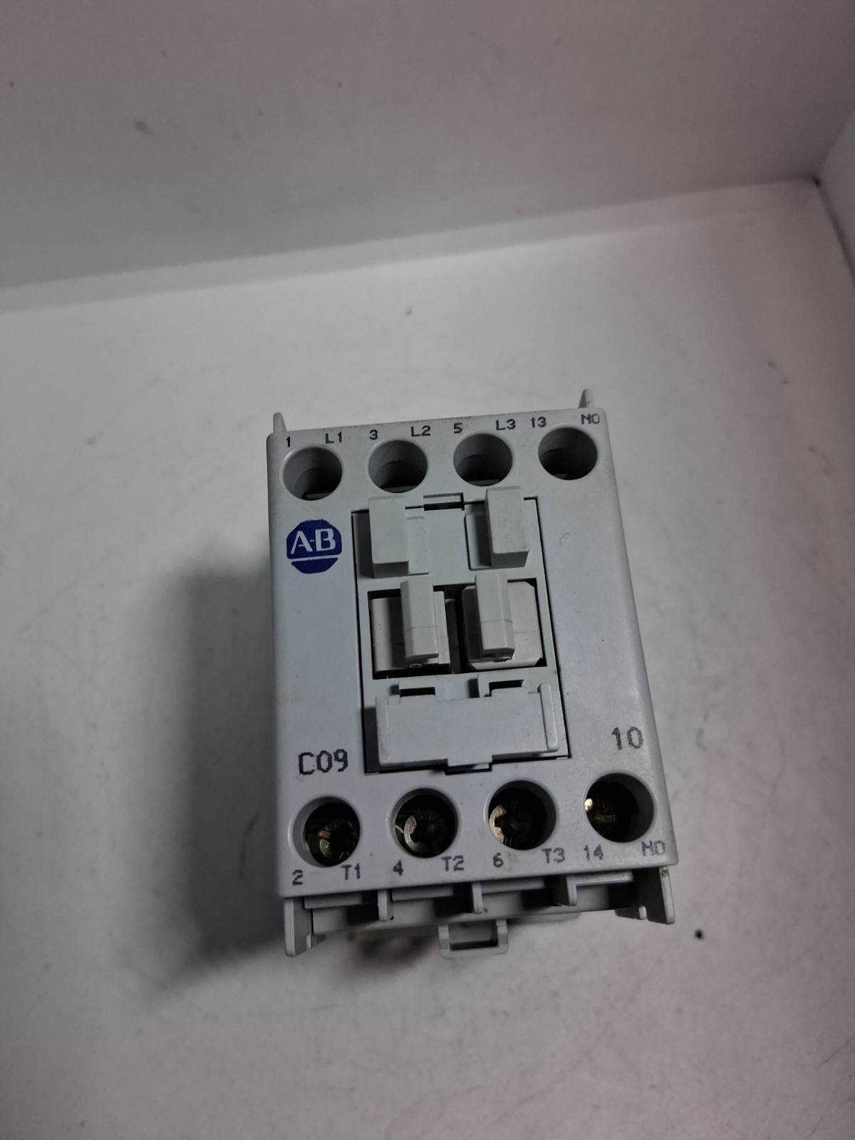 ALLEN BRADLEY 100-C09D10 CONTACTOR 690V 32A SERIES A