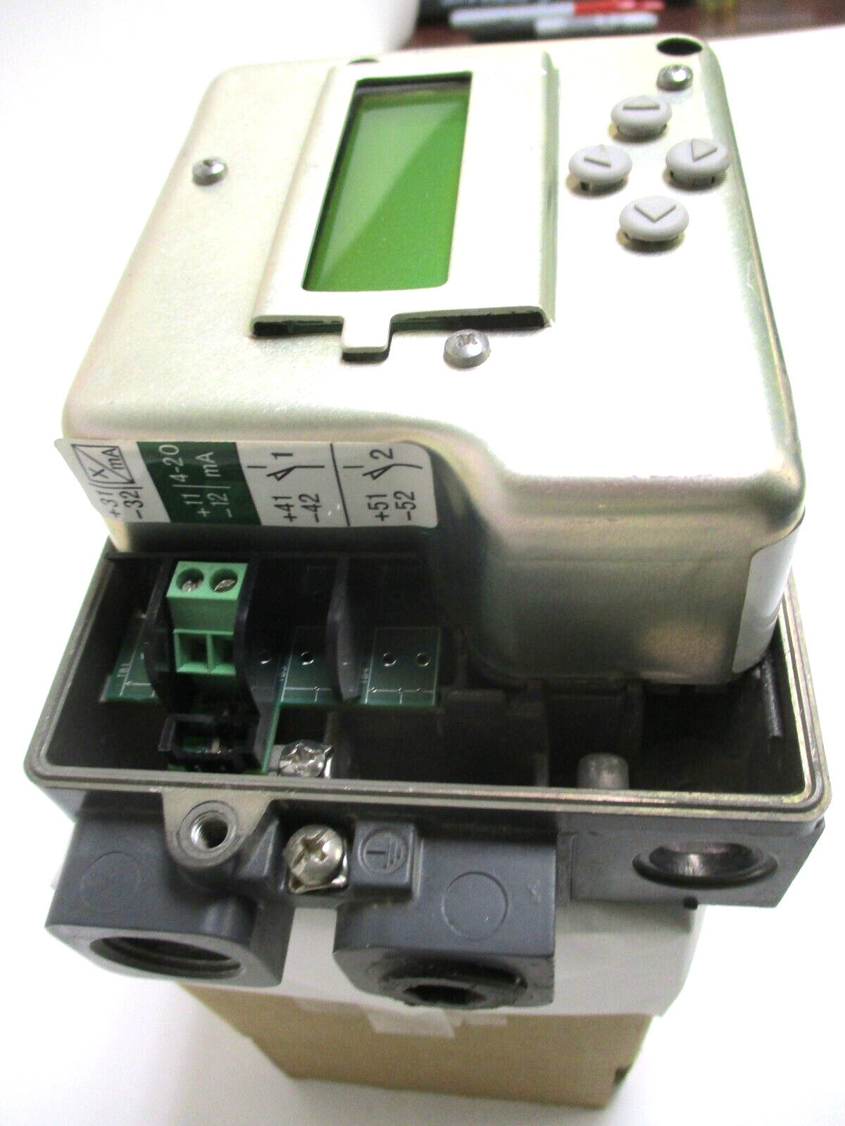 FISHER DVC 2000 FIELDVUE , AD , 1 – TERMINAL , BROKEN OR MISSING VENT , USED