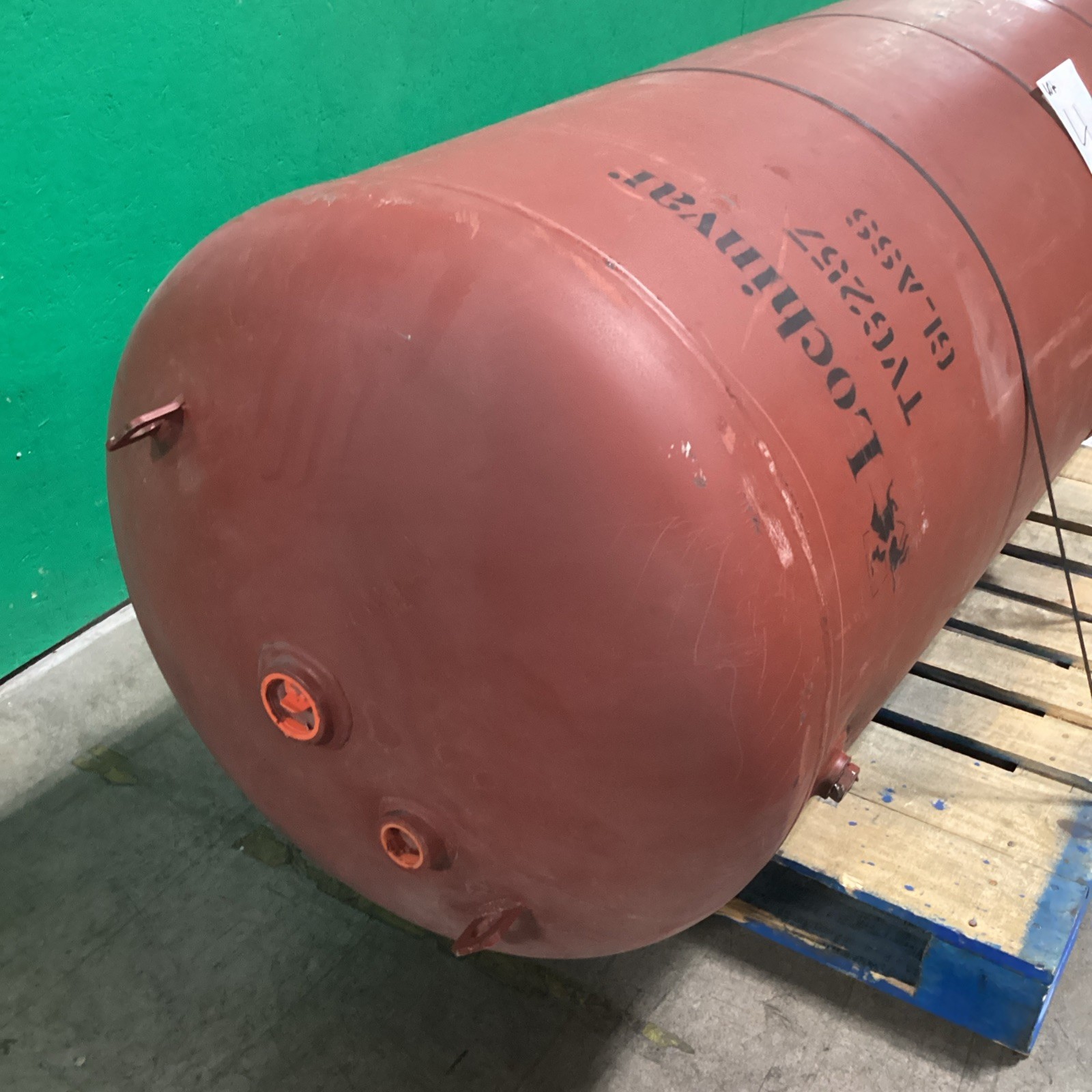 Lochinvar TVG257 257 Gallon Glass Lined Vertical Storage Tank