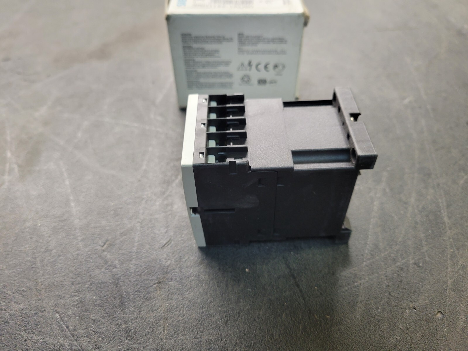 Siemens 3RH1122-1AU60 Contactor.