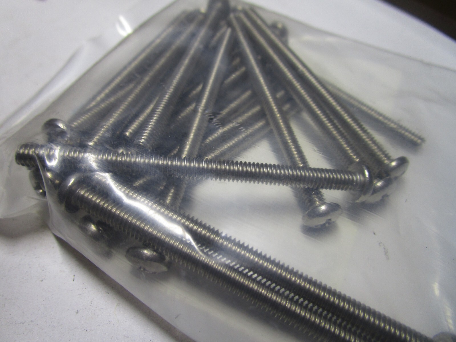 #8-32 x 2-1/2″ Phillips Pan Head Grade 18-8 Stainless Steel Machine Screw QTY 25