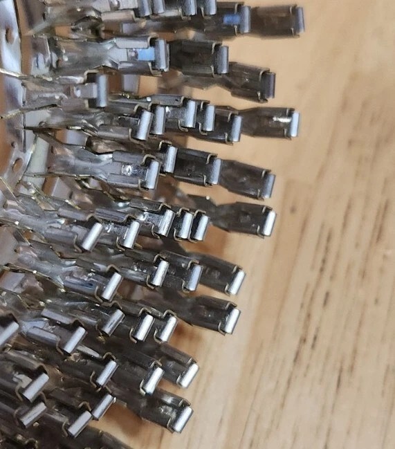 Yazaki 7116-1050 (100 Pcs) TERM PA FEM 3.0 MM UNSLD 71161050 New Free Shipping