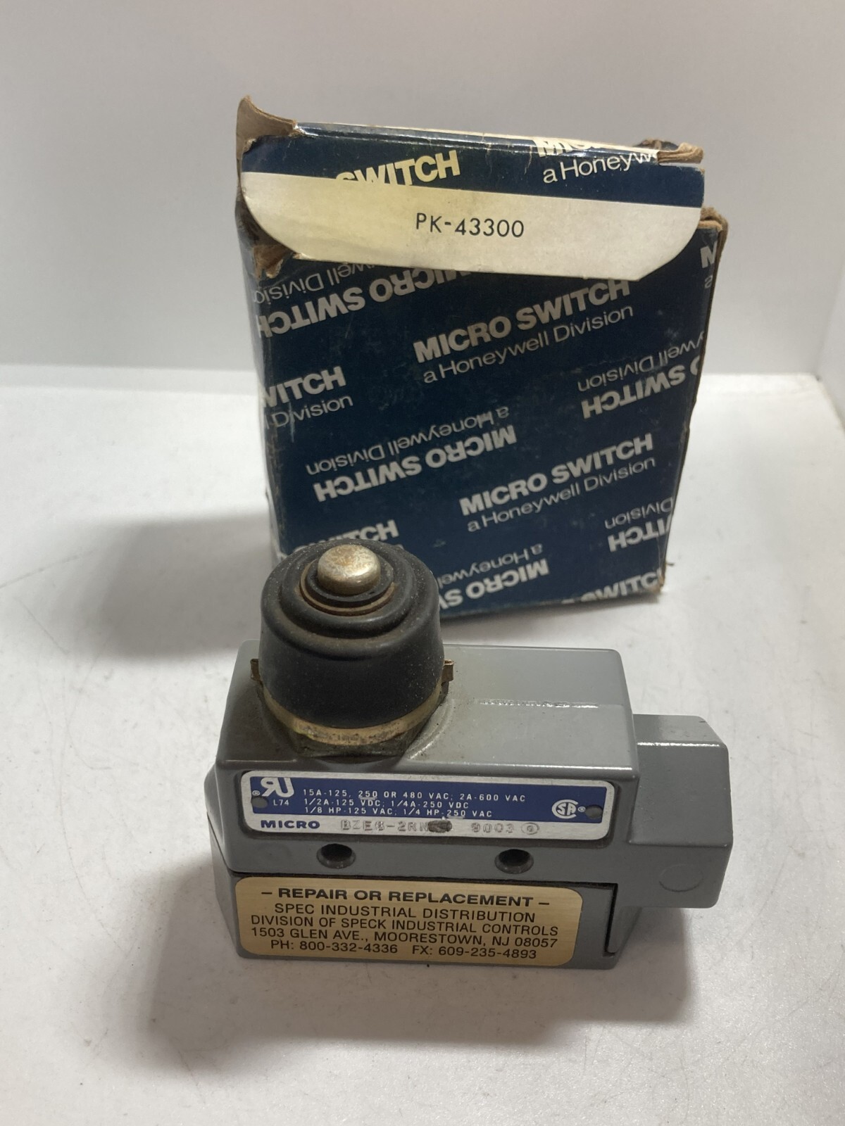 HONEYWELL BZE6-2RN LIMIT SWITCH PLUNGER 15A 125-480VAC 2A 600VAC NIB