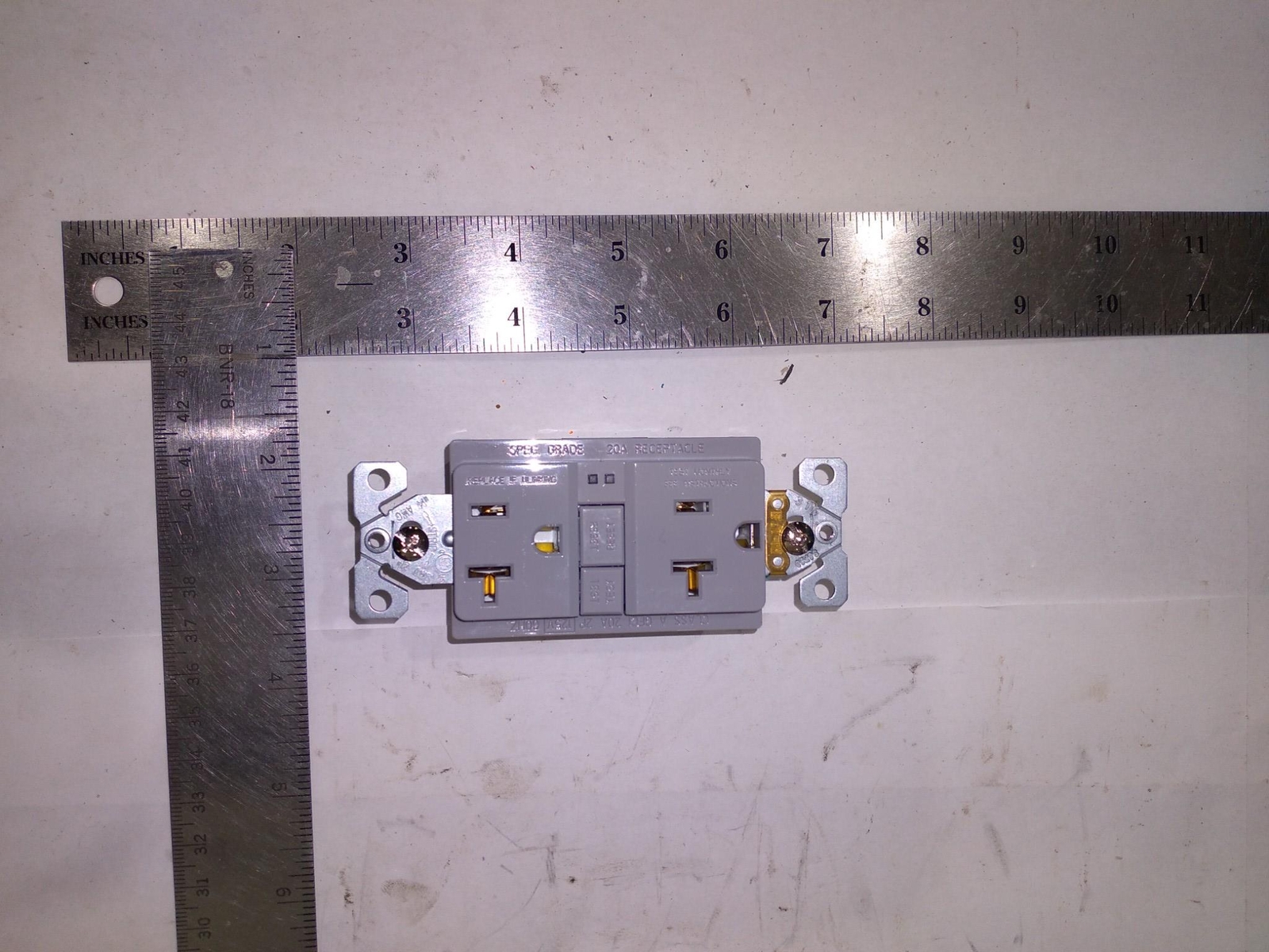 EATON SGF20 GFCI DUPLEX RELEPTACLE 20A 125V AC/CA 60HZ 2POLE 3WIRE ’10 IN BOX’