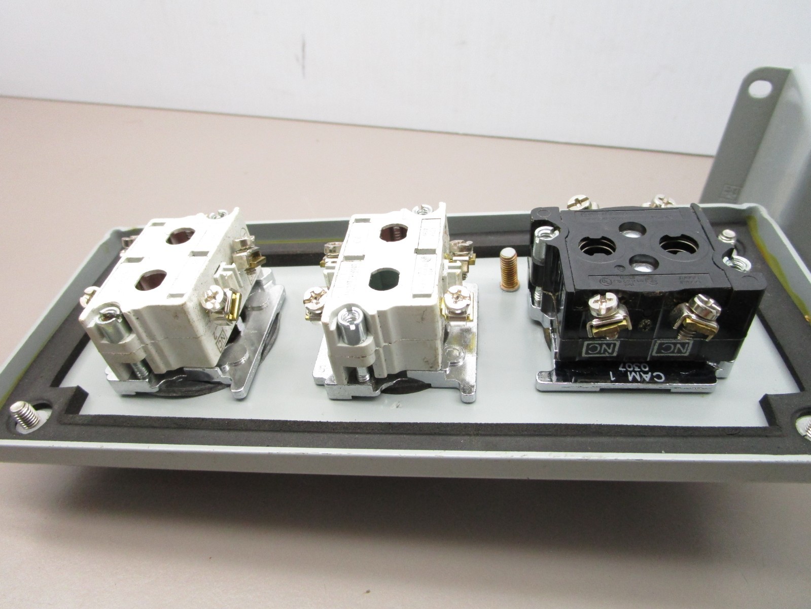Hoffman E-3PB Push Button Enclosure with Switches OFF-ON / Start / Stop