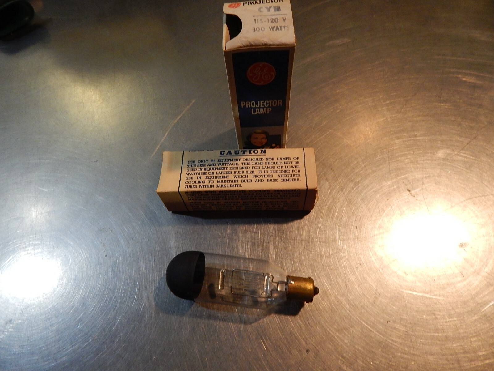 NEW GE CYB 115-120U 300Watts Projector Lamp Bulb *FREE SHIPPING*