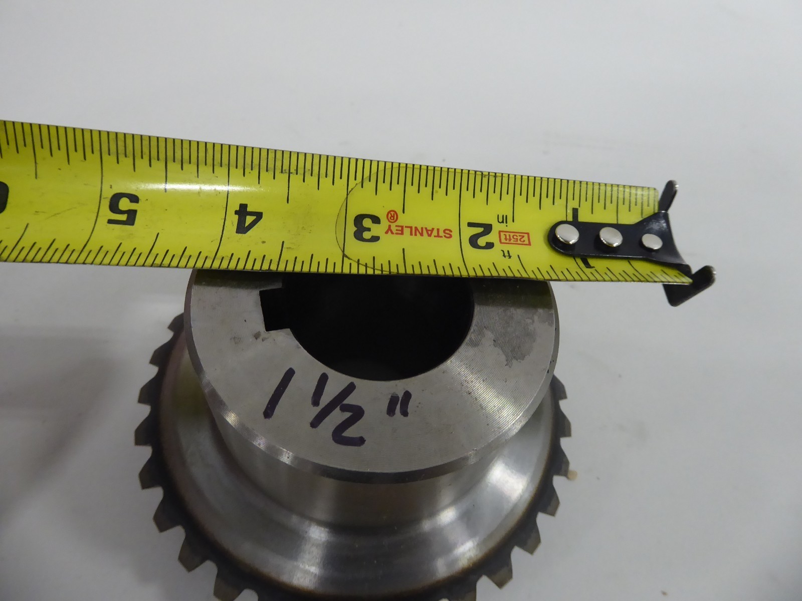 L/G Bevel Gear 1-1/2″ Bore 3/8″ Keyway 32T Set Screw CEP00997-A630