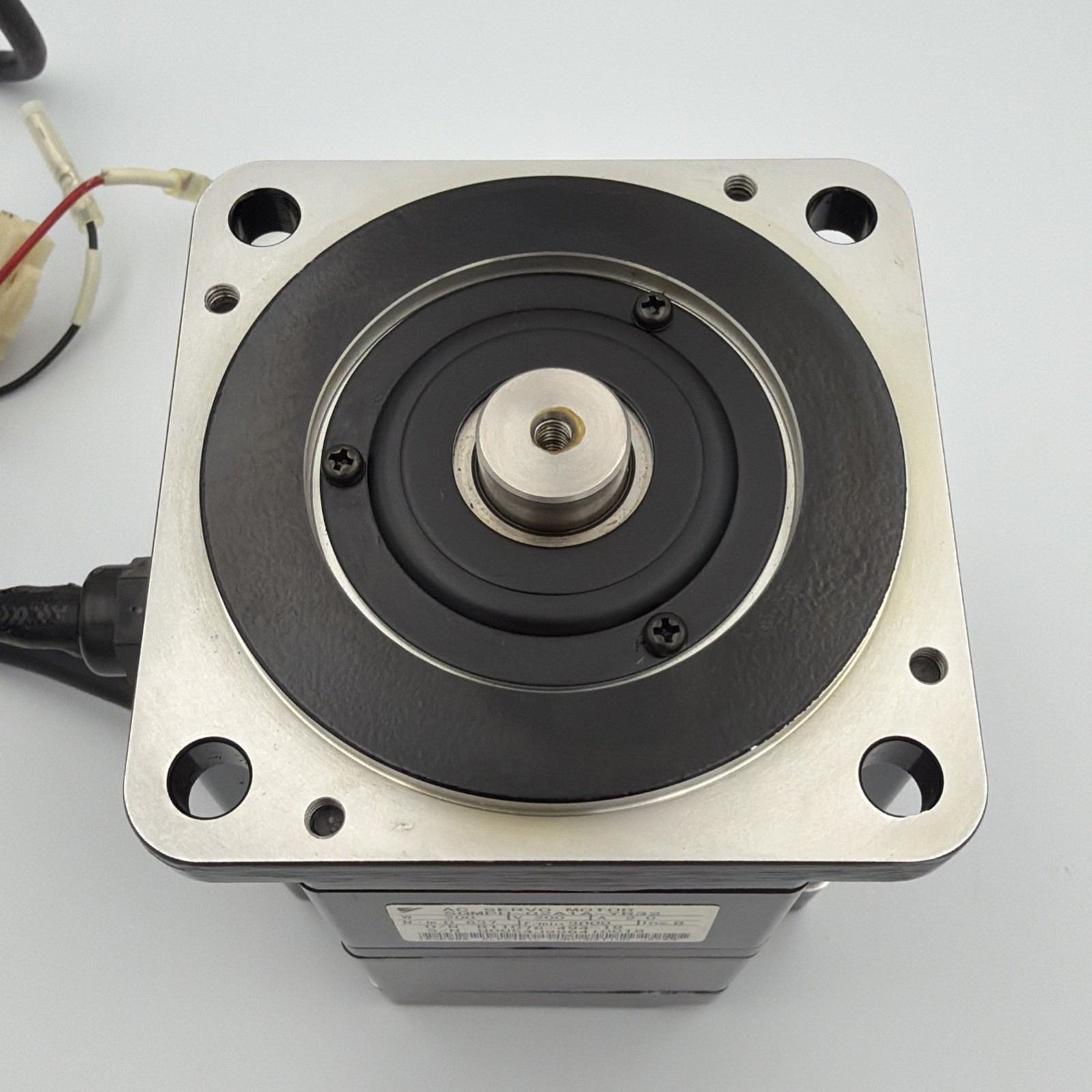 YASKAWA SGMPH-02A1A-YR32 SERVO MOTOR