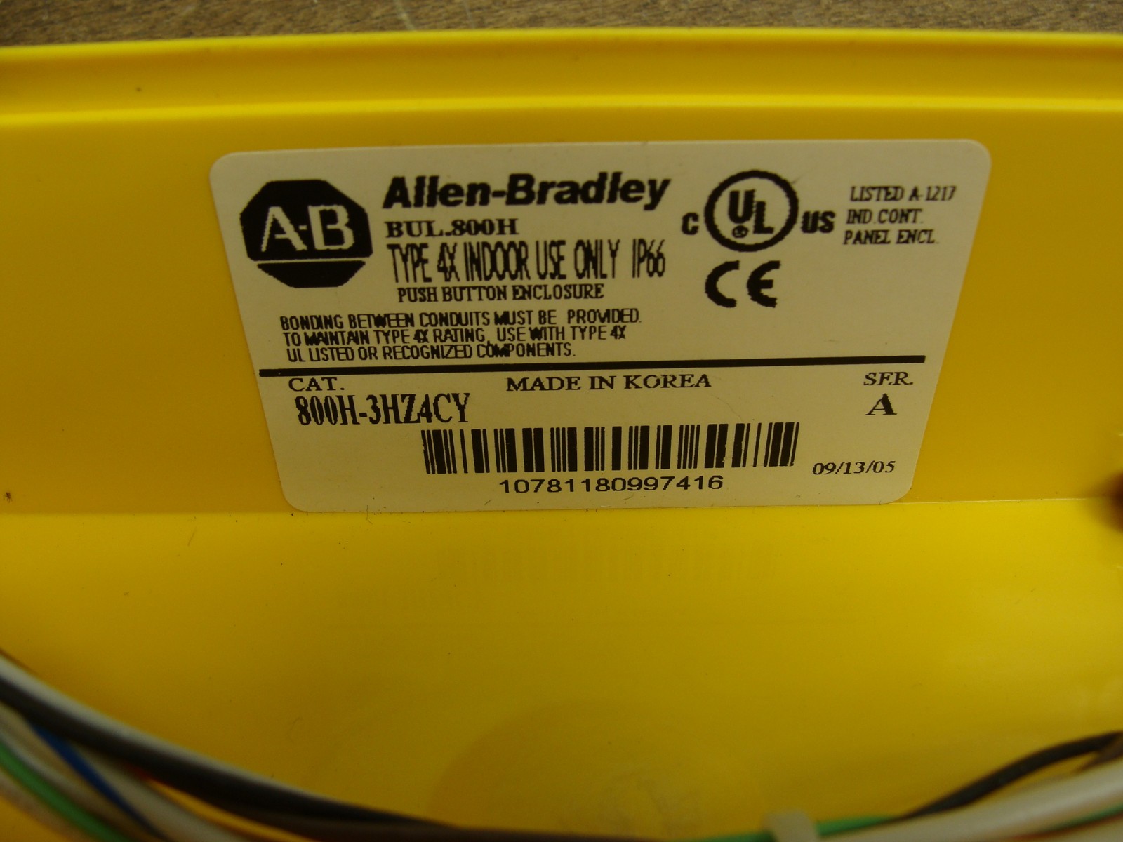 ALLEN BRADLEY BUTTON ENCLOSURE 800H-3HZ4CY W/RED 800T-XJ6A5 & GREEN 800H-QRB24G