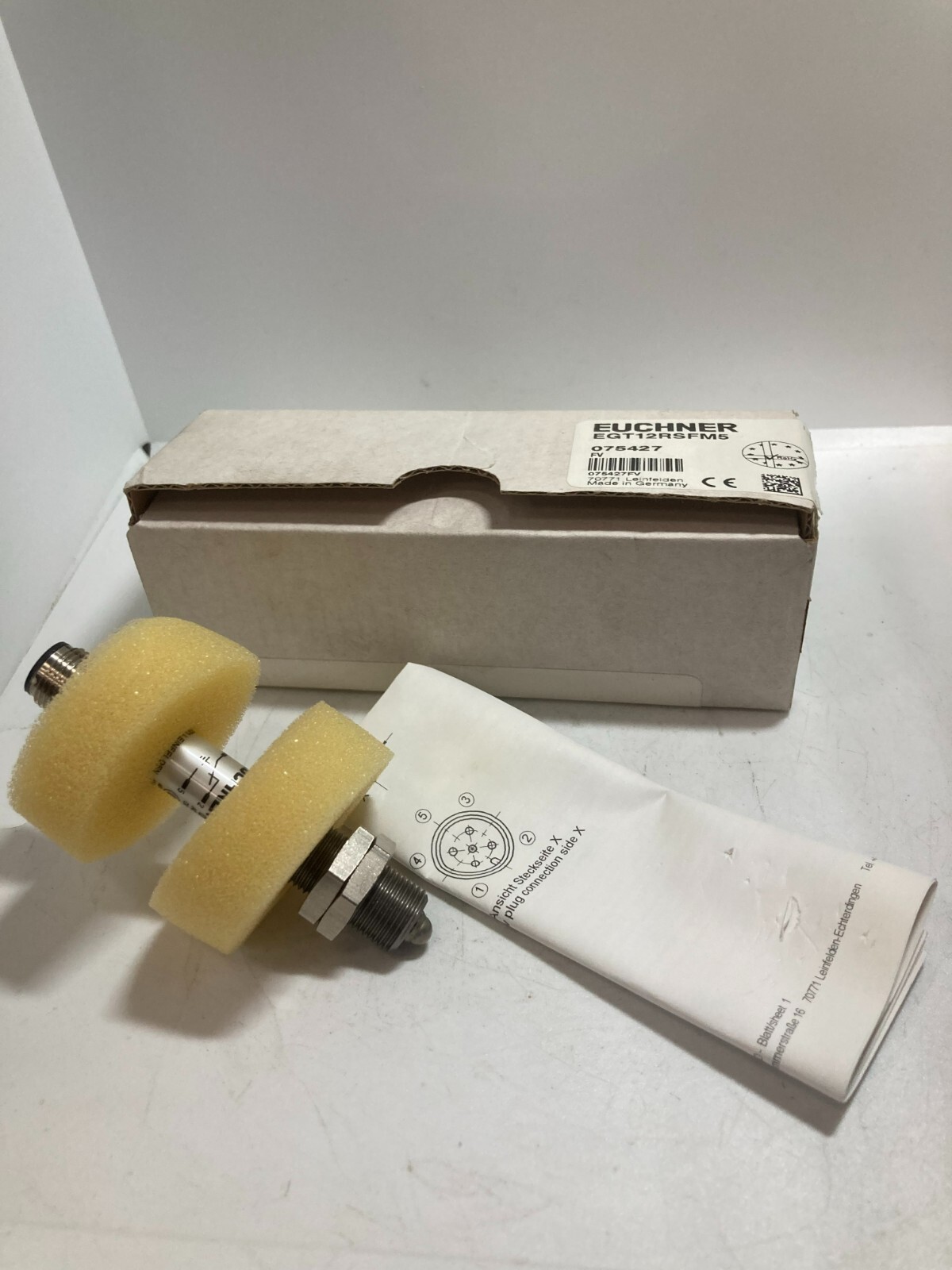 EUCHNER EGT12RSFM5 LIMIT SWITCH PLUNGER 30VAC 24VDC 5 PIN MALE NIB