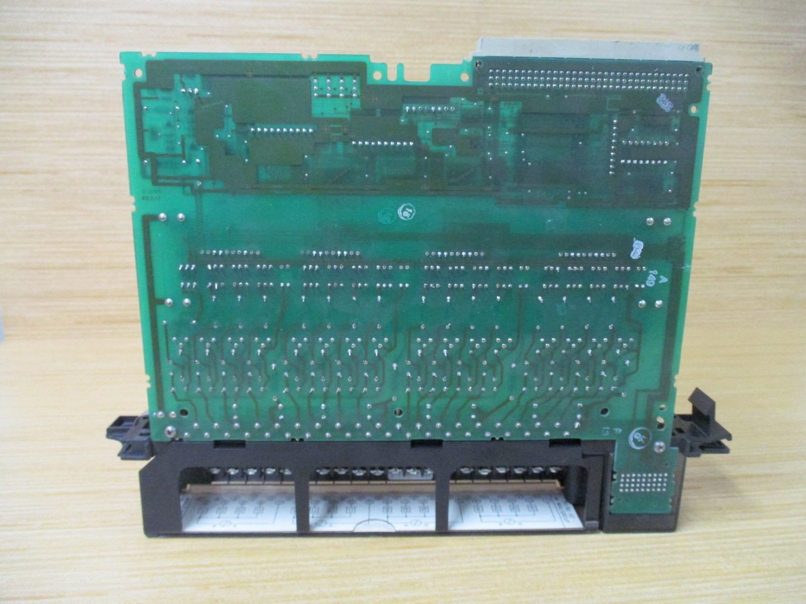 Fanuc IC697MDL340 Output Module D5B7A2, Chipped
