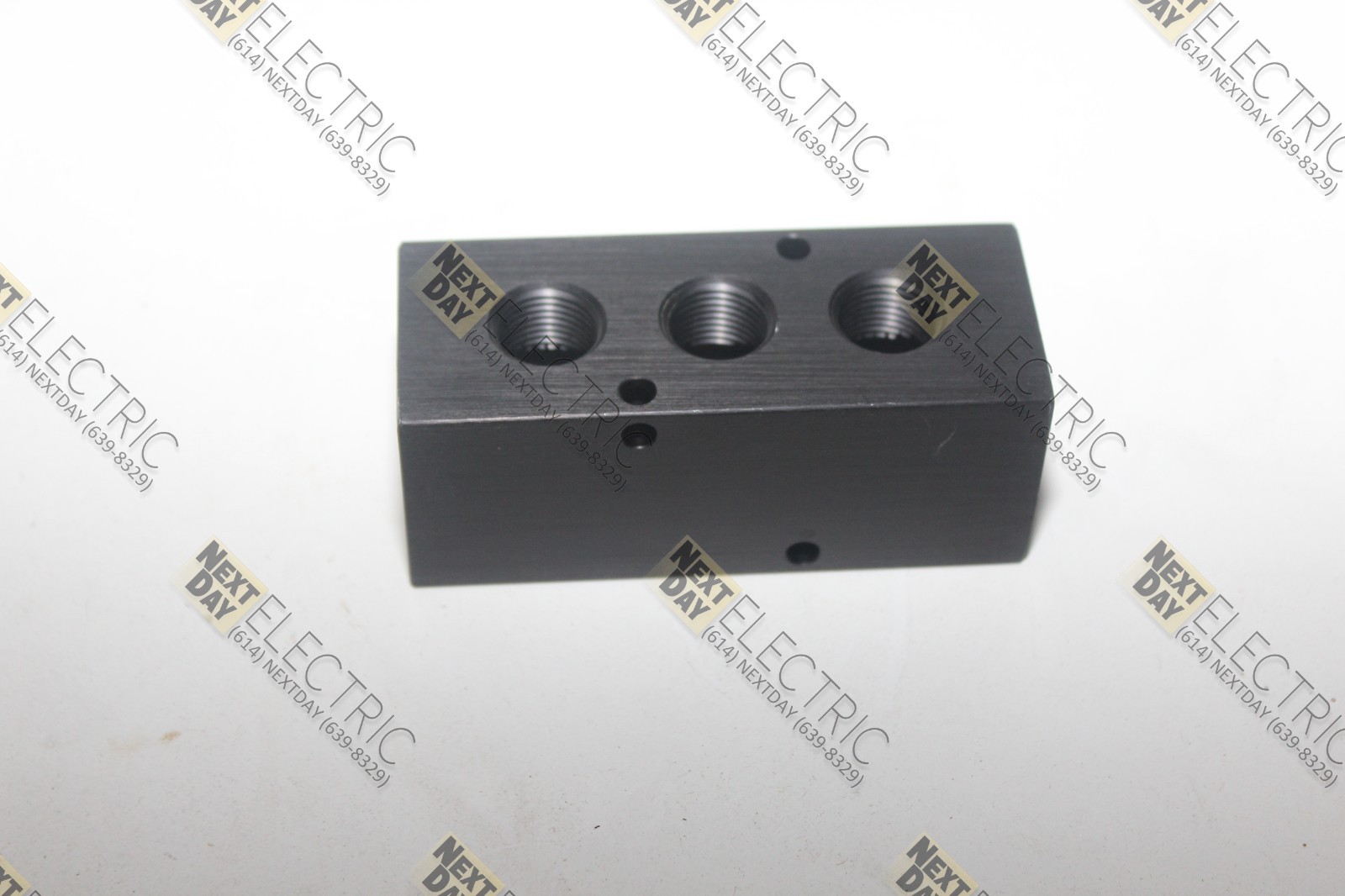 Gem Alumi-Tec, GEM143, AM-5-3, Pneumatic Air Manifold 3 Port 1/2″ 3/8″ Aluminum