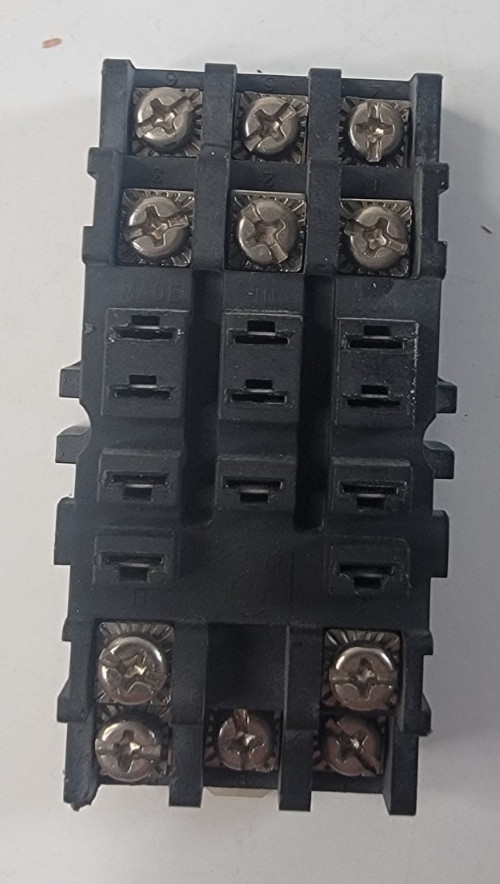 Relay Socket / Base 29513 11-Blade