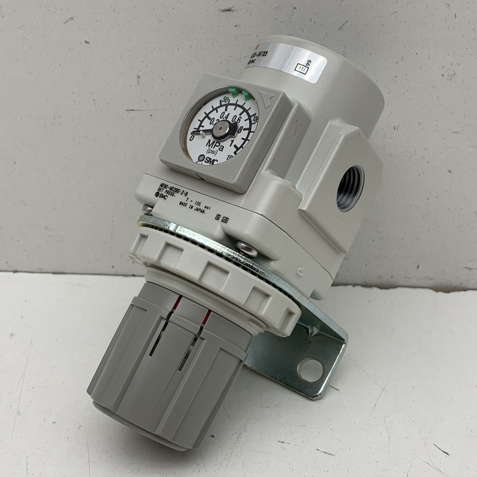 SMC AR30-N02BE-Z-B Compressed Air Regulator 1/4″ NPT, 7-125PSI (AC30-GAT005)