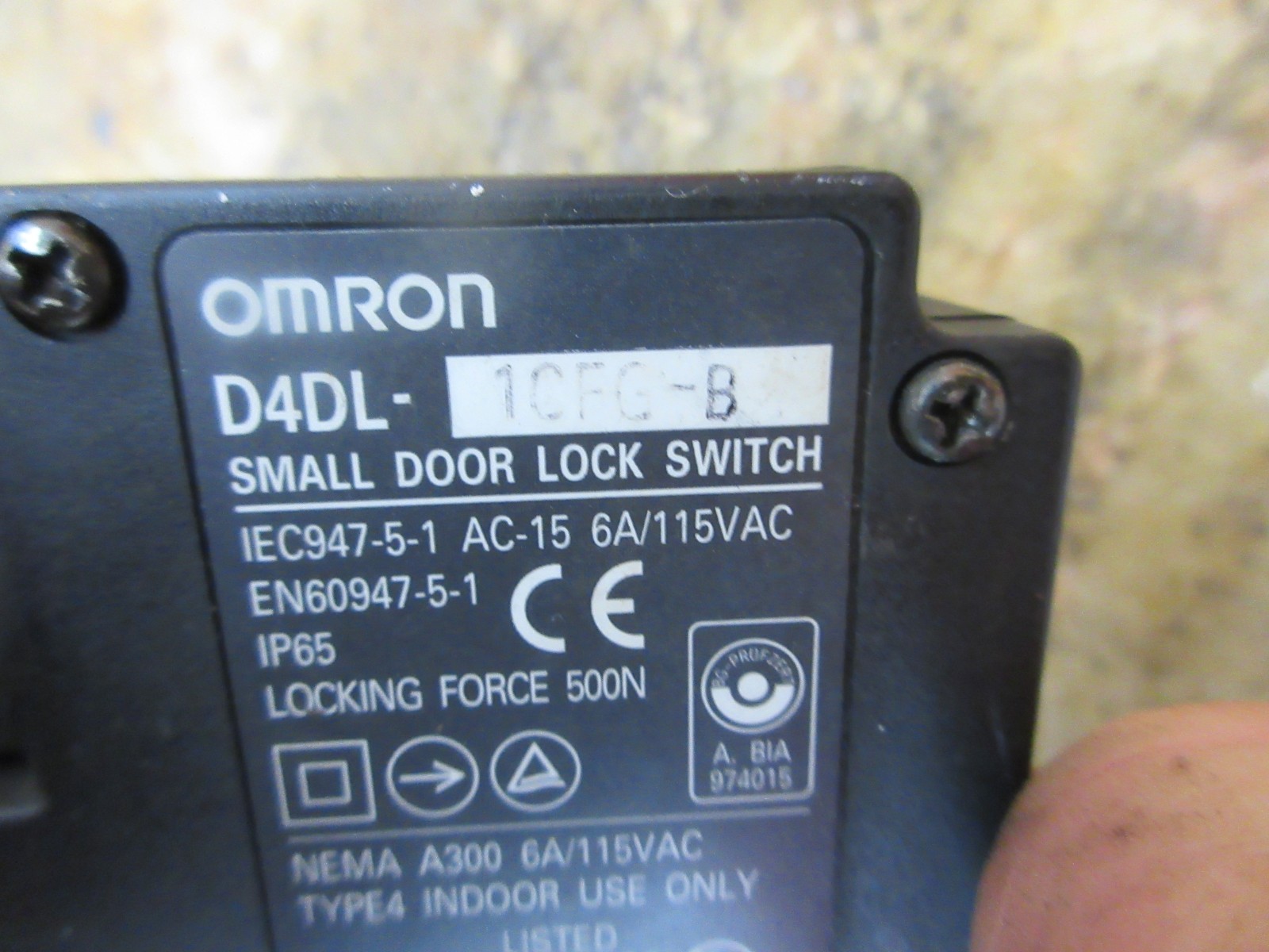 OMRON SMALL DOOR LOCK SWITCH D4DL-1CFG-B
