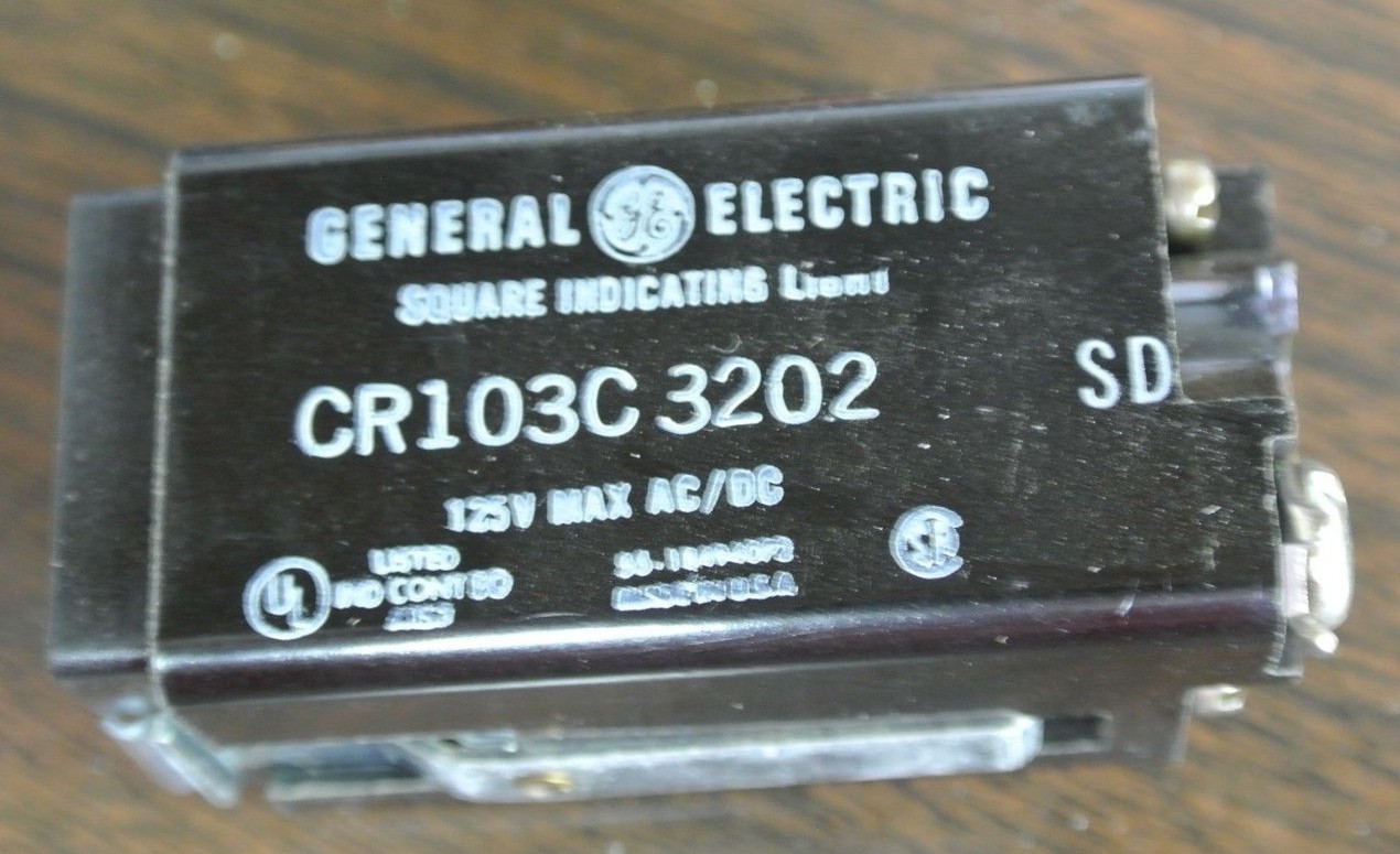 GE CR103C3202 – SQUARE INDICATING LIGHT – RED LENS – 125V AC/DC – NEW SURPLUS