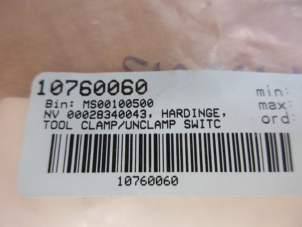 Omron E2E-CR8B1-12 Proximity Switch Set E2ECR8B112