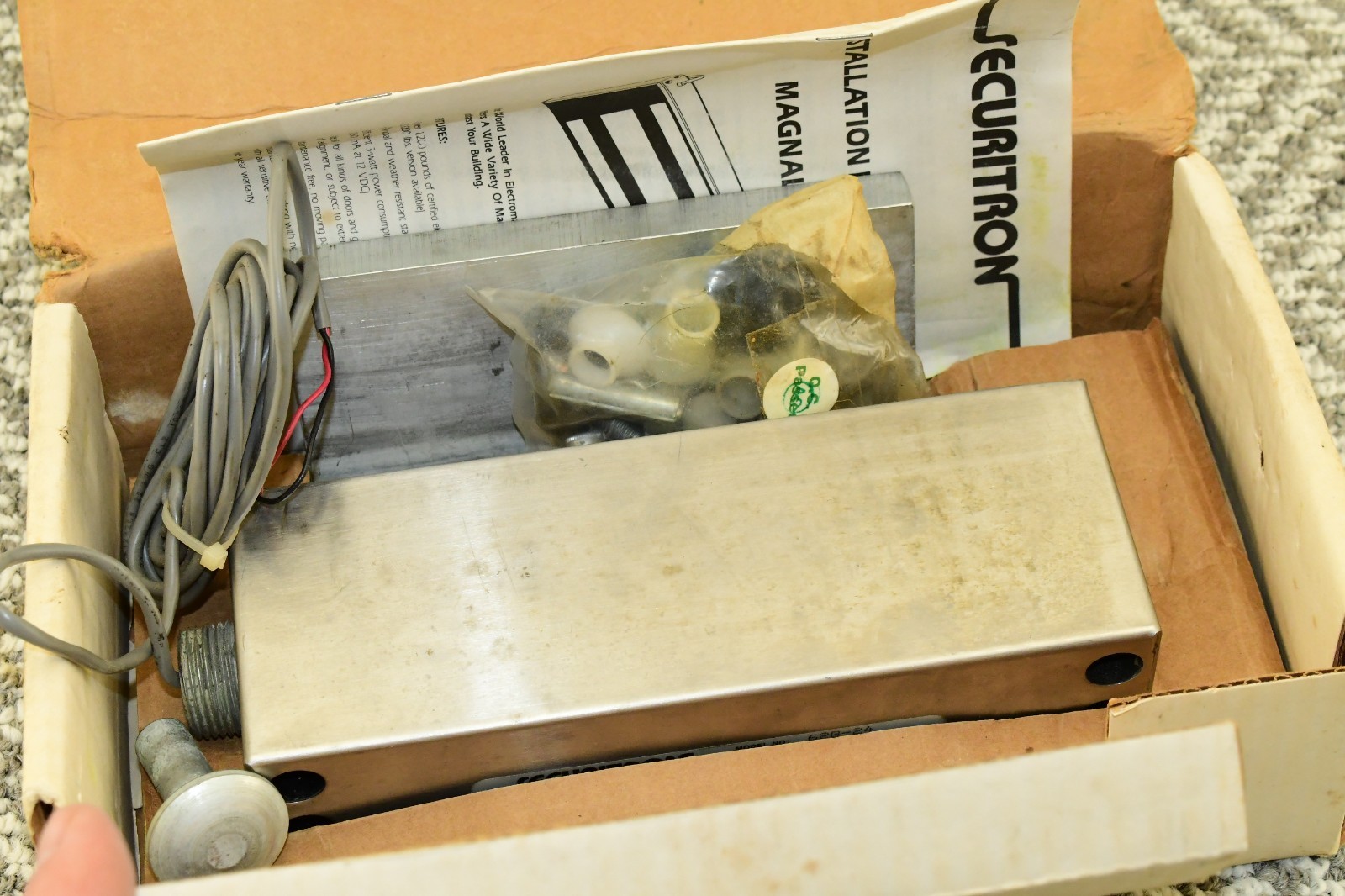 Securitron Electromagnetic Door Lock 24VDC Magnalock 1200Lbs Model 62G-24 125ma