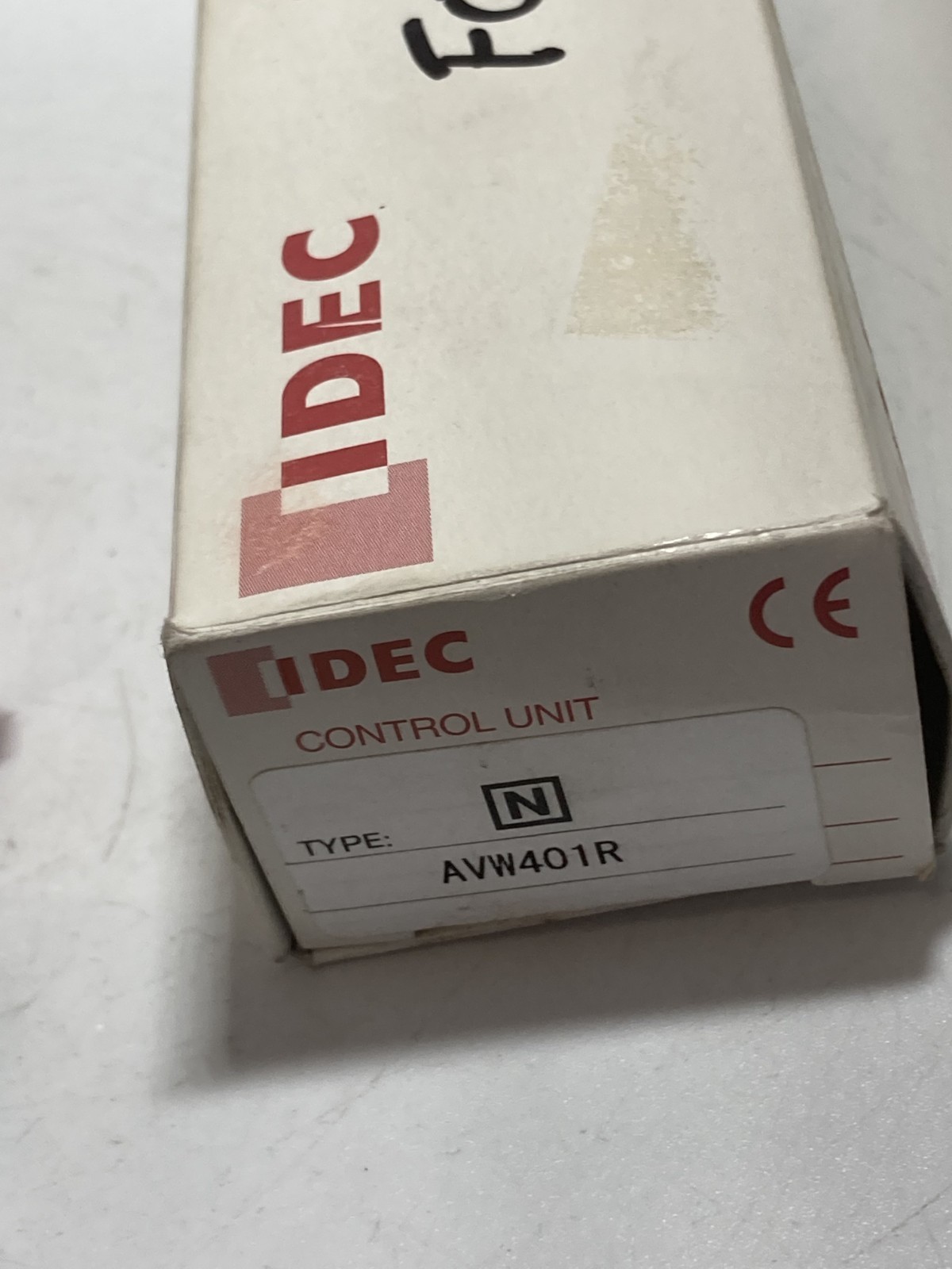 IDEC AVW401R E-STOP PUSHBUTTON RED TWIST RELEASE 1NC NIB