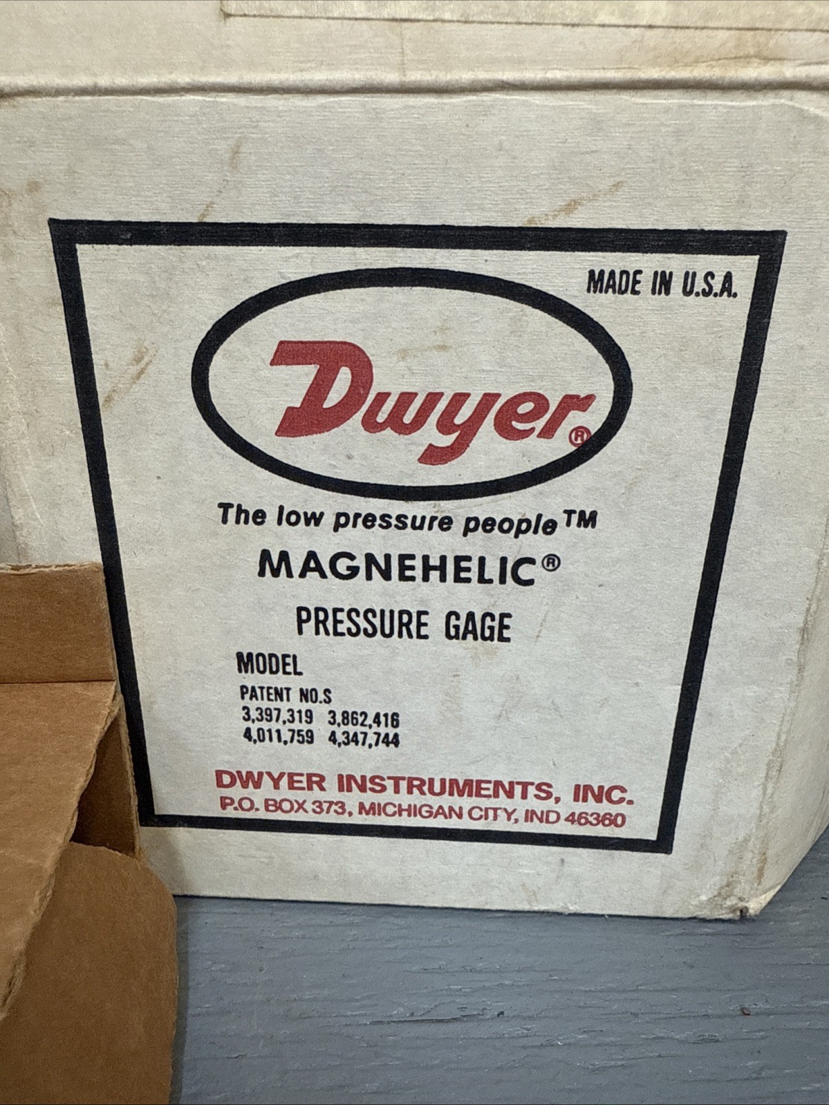 Dwyer Magnehelic Pressure Gage Model 2304