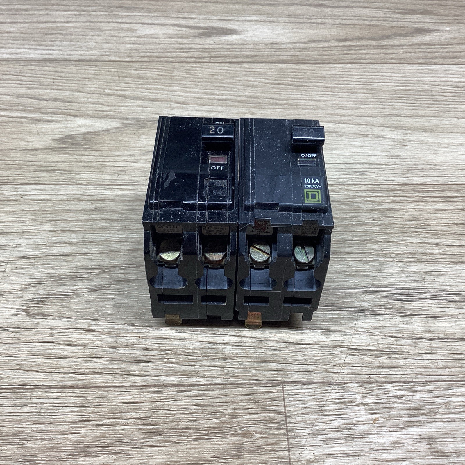 LOT OF 2 SQUARE D 20 AMP 2 POLE TYPE QO CIRCUIT BREAKER #804PT155*CO